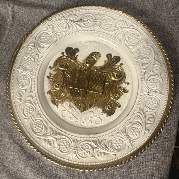 Elegant Brass / White Shield Coat of Arms Wall Plaques. Set of 2 - Picture 3 of 7